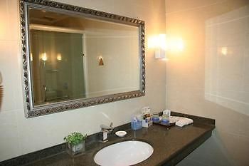 Zhengzhou Central Asia Boutique Inn 祭城镇 外观 照片